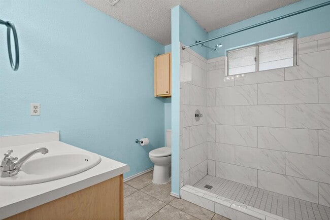 Building Photo - 8133 Tockington Way