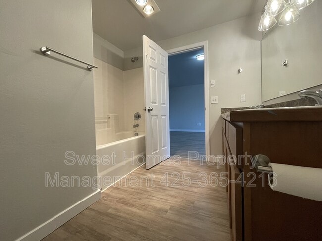 Building Photo - 14644 50th Ave NE