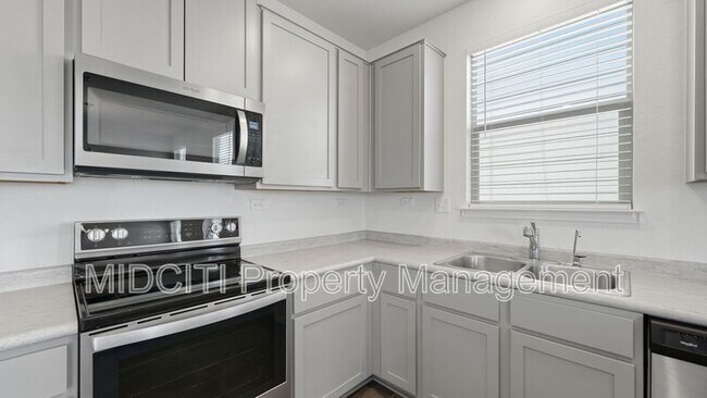 Building Photo - 10419 Salitrillo Bnd