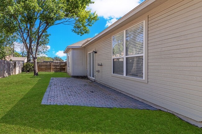 Building Photo - 213 Tapwood Ln