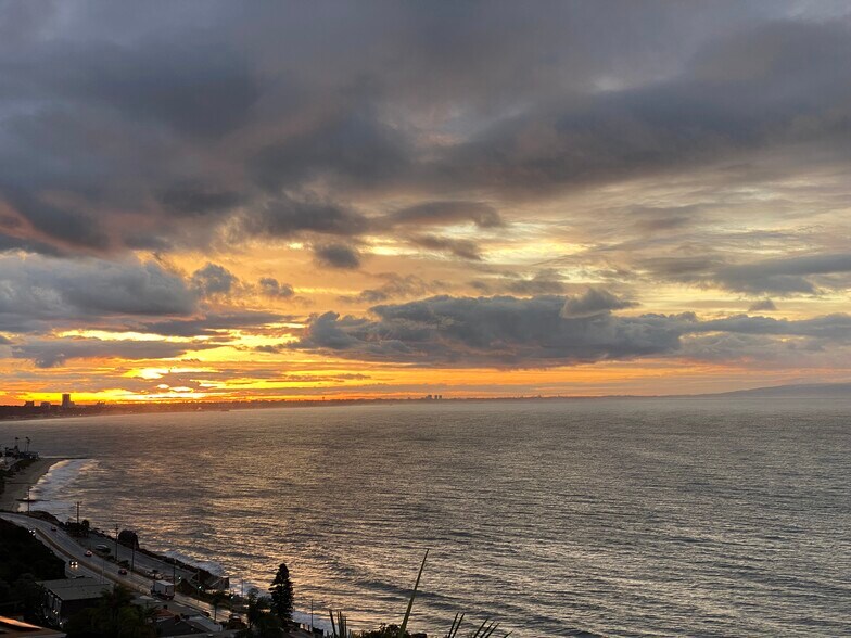 Building Photo - 18139 Coastline Dr