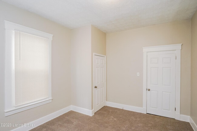 Building Photo - 1827 Osage Ave