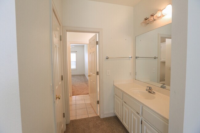 Building Photo - 303 Cross Ln