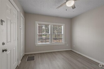 Building Photo - 811 Sam Houston Ave