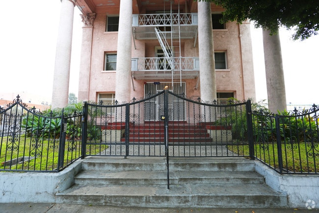 Building Photo - 1136 S Alvarado St
