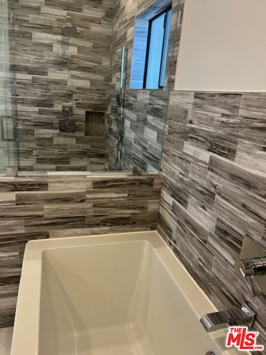 Building Photo - 1445 S Fairfax Ave