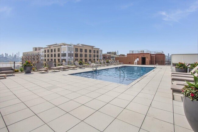 Building Photo - 1400 Hudson St