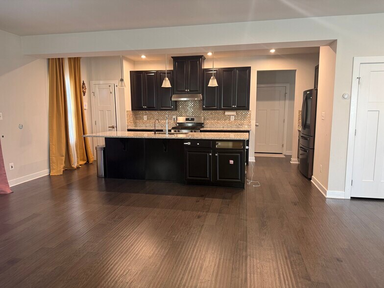 Building Photo - 440 Tree of Heaven Way