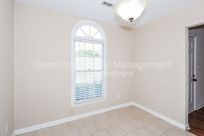 Building Photo - 4 Meadow Sweet Ln