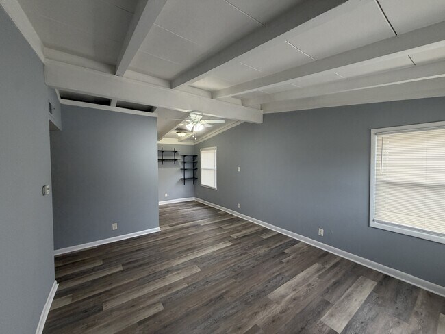 Building Photo - 1582 Bluebird Ln