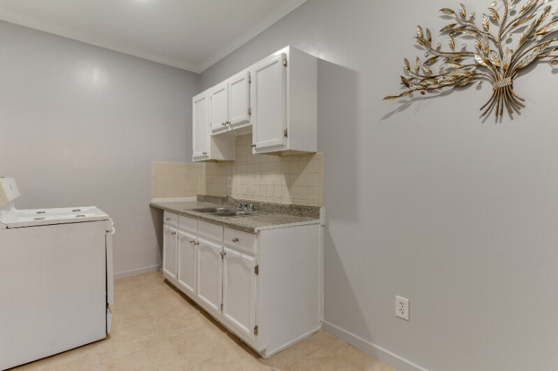 Building Photo - 730 S Catalina St