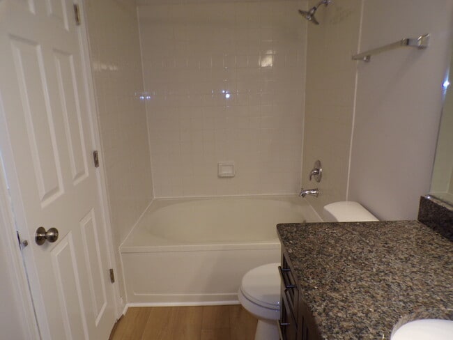 Building Photo - 891 Essex Cir