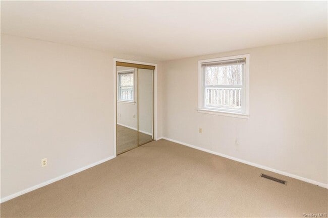 Building Photo - 15 Hoyt Rd