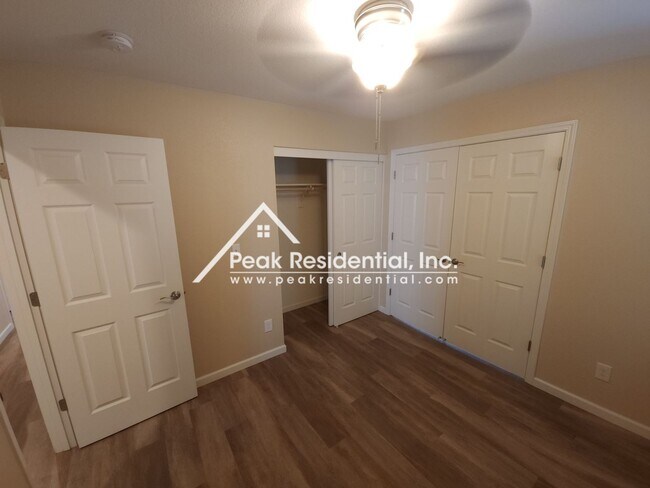 Building Photo - 4537 Fox Valley Cir