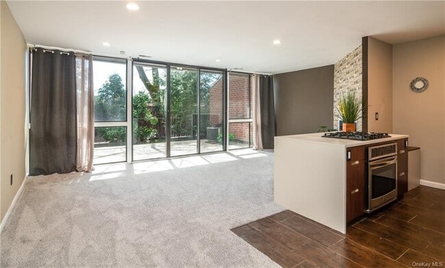 Building Photo - 150 N Bedford Rd