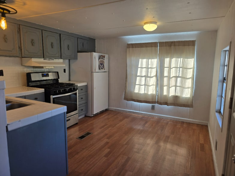 Building Photo - 2325 E Packard Ave