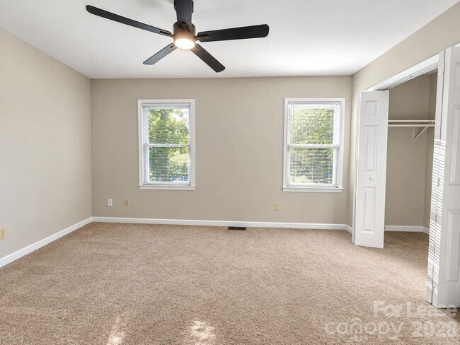 Building Photo - 3317 Windsor Dr