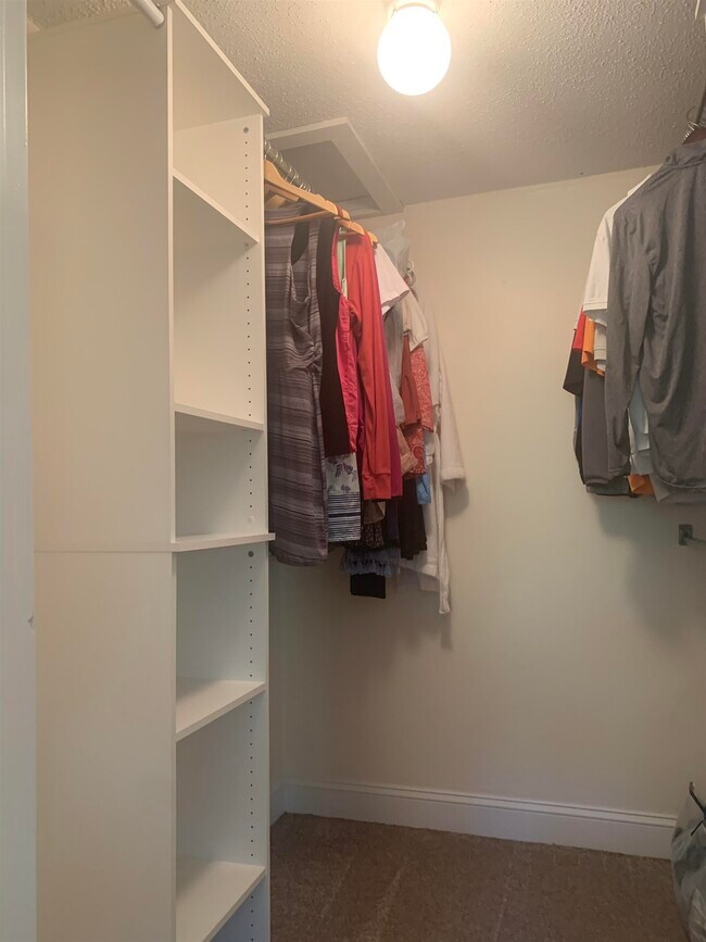 Building Photo - 508 Piscassic St