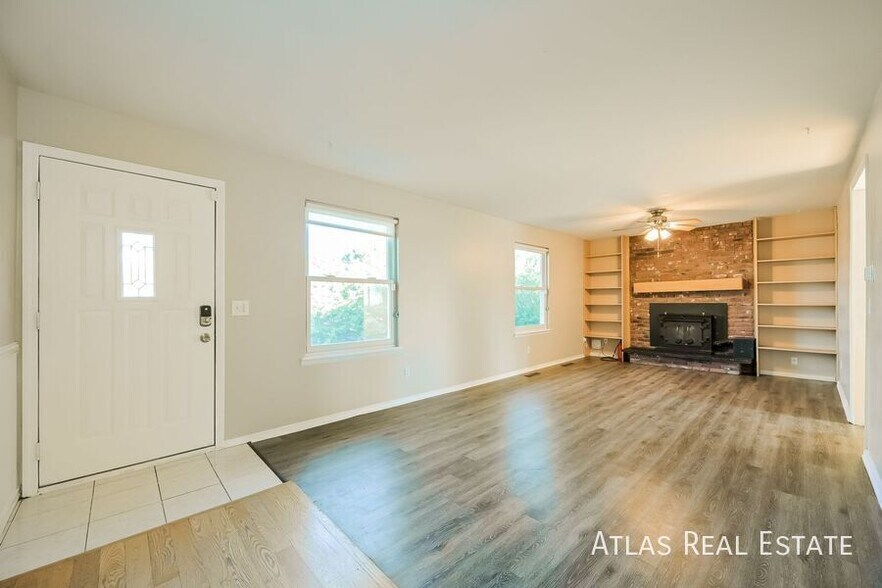 Building Photo - 17124 E Kent Dr