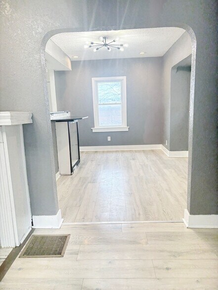 Building Photo - 932 Waverly Ave