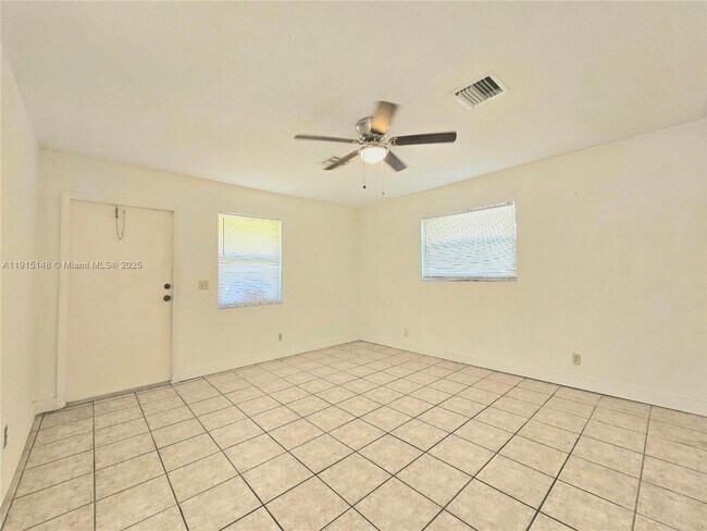 Building Photo - 5820 SW 27th St