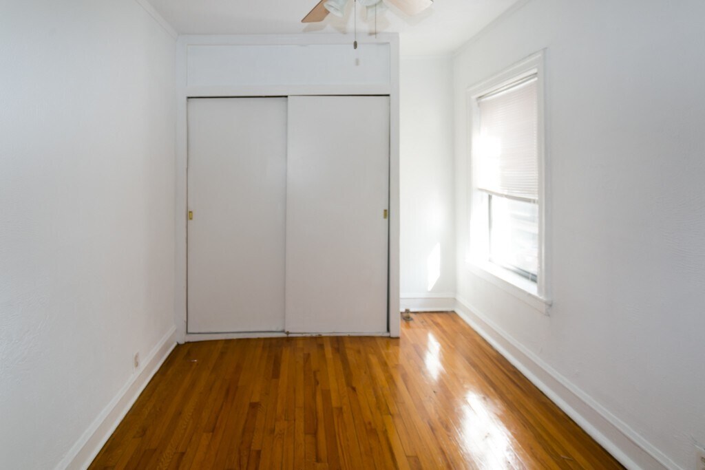 Building Photo - 633 W Cornelia Ave