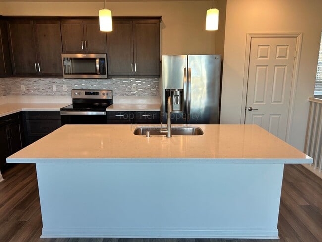 Building Photo - **Beautiful 2 bed / 2.5 bath Town Home in San Marcos - Available 08/21**
