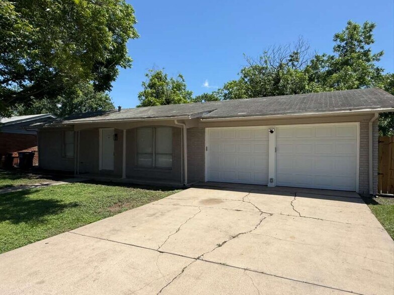 Building Photo - 4938 Bernadine Dr