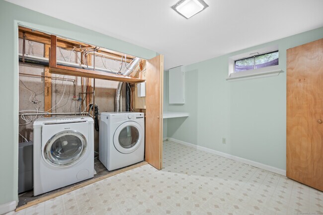 Building Photo - 45 Conestoga Way