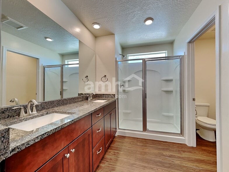 Building Photo - 1233 Wagon Way