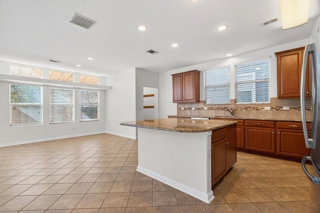 Building Photo - 2068 Herzog