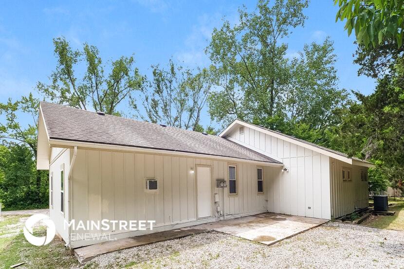 Building Photo - 208 E 165th St