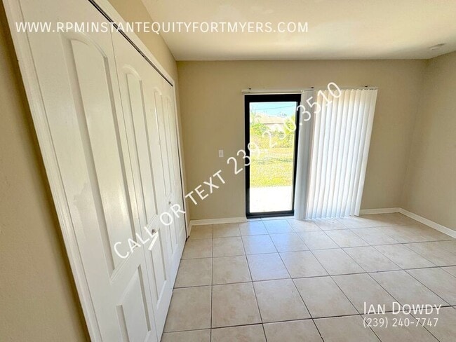 Building Photo - 3024 Santa Barbara Blvd