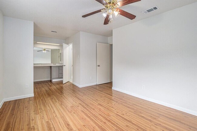 Building Photo - 9418 Spiralwood Ln
