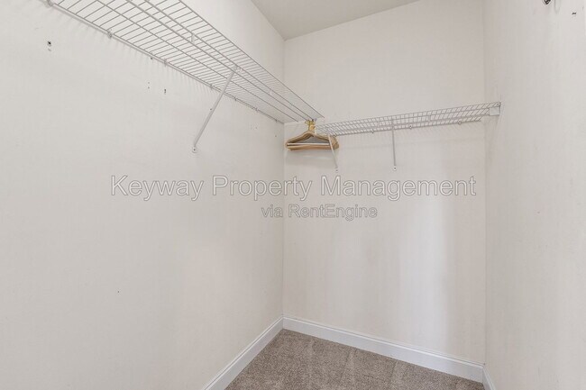 Building Photo - 321 Landing Dr