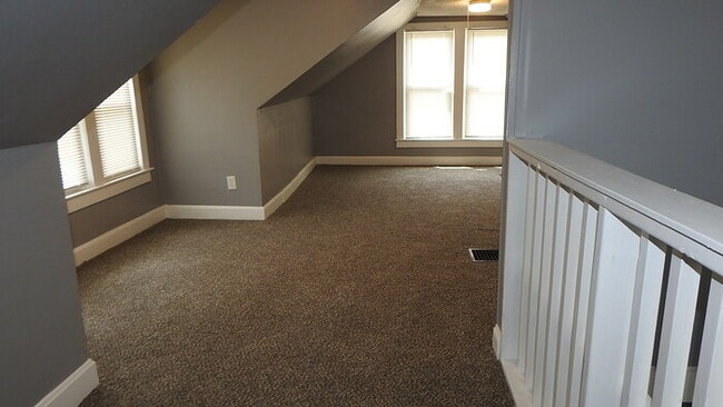Building Photo - 3bed 2 bath in Indepedence