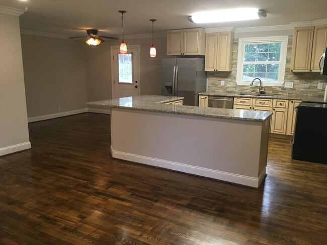 Building Photo - 4922 Baylor Dr