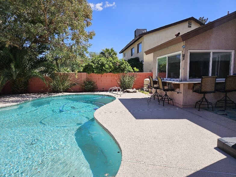 Building Photo - 3500 El Cortez Ave