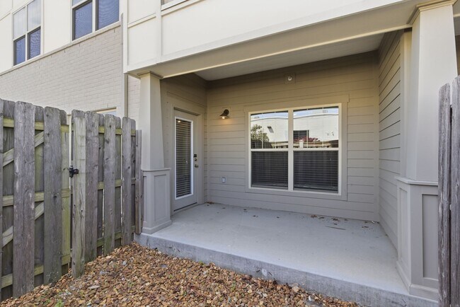 Building Photo - 2197 Nolensville Pk