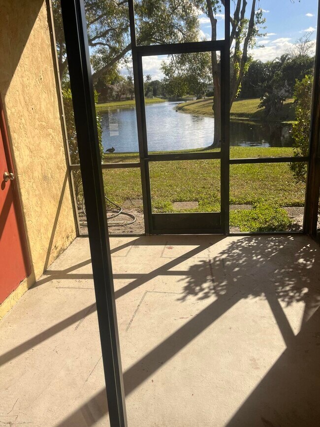 Building Photo - 1627 Hawthorne Pl