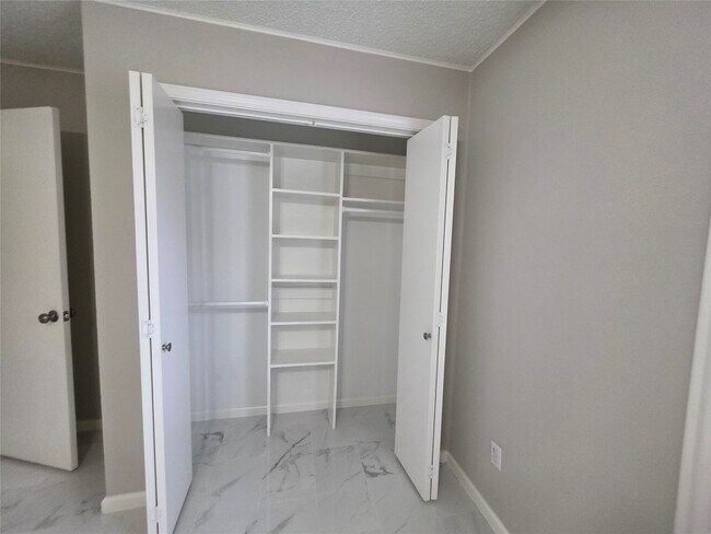 Building Photo - 3127 E Heatherock Cir