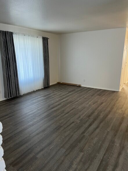 OPEN LG LIVING ROOM - 627 Coronado Ave