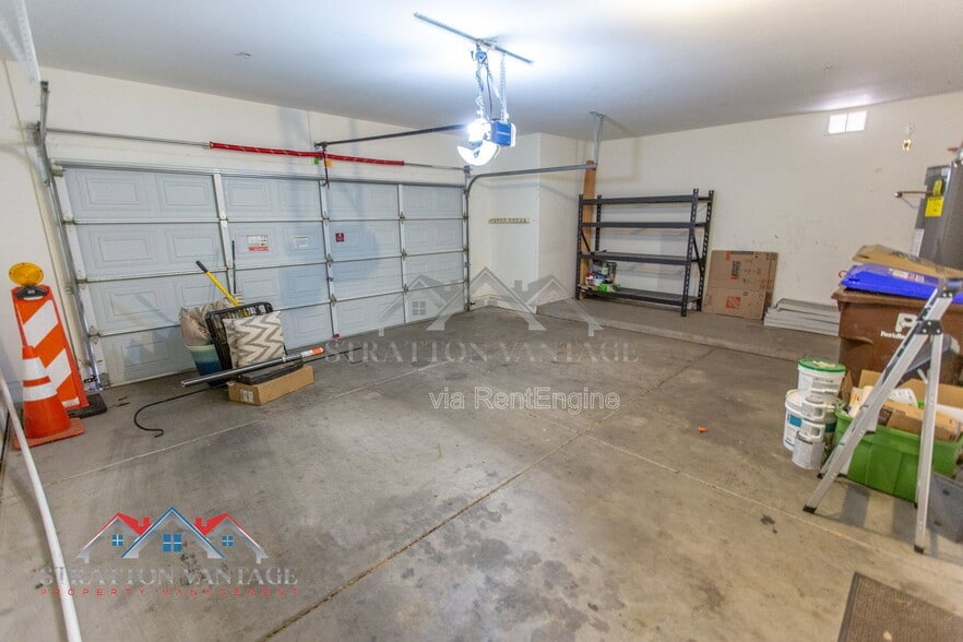 Building Photo - 9136 W Meadow Dr