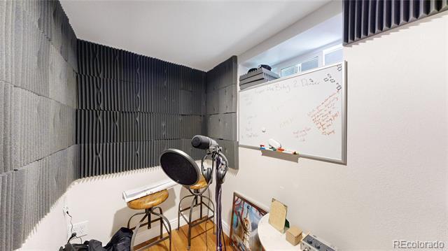 Building Photo - 1325 Dahlia St