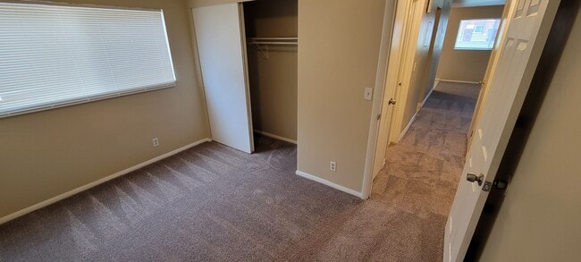 Building Photo - 4642 S Arlington Park Dr