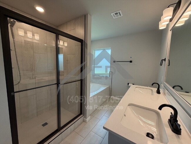 Building Photo - 921 S Appaloosa Ln