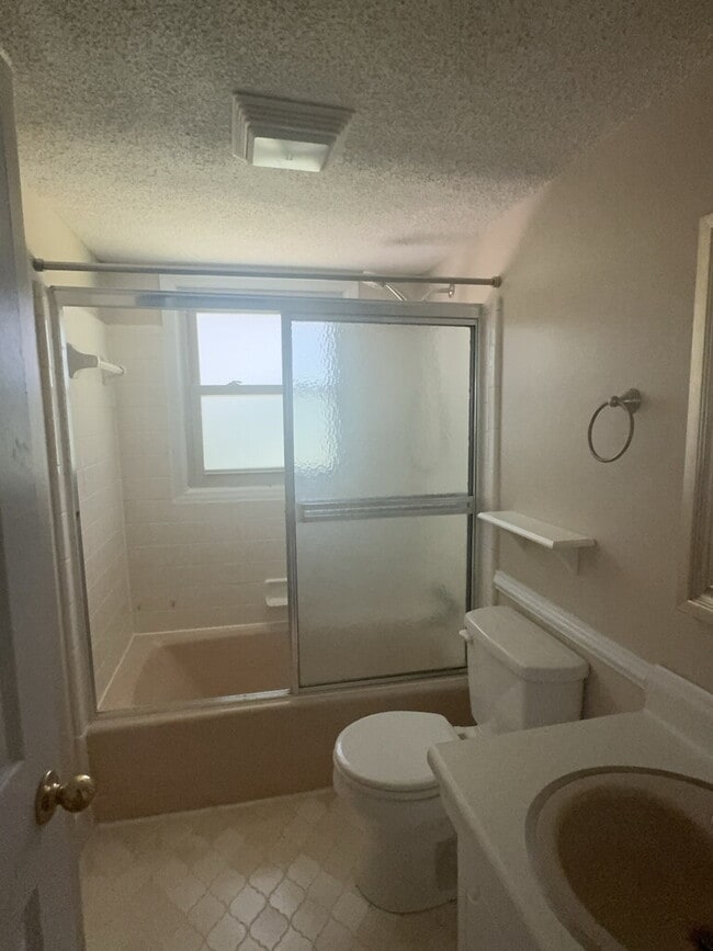 Building Photo - 203 King Richard Ct
