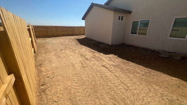Building Photo - Coyote Run Duplexes 9004