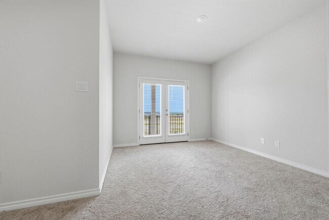Building Photo - 245 Leeland Dr