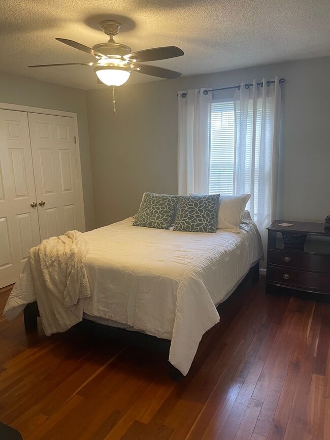 Building Photo - Fabulous 1BR Furnished Duplex